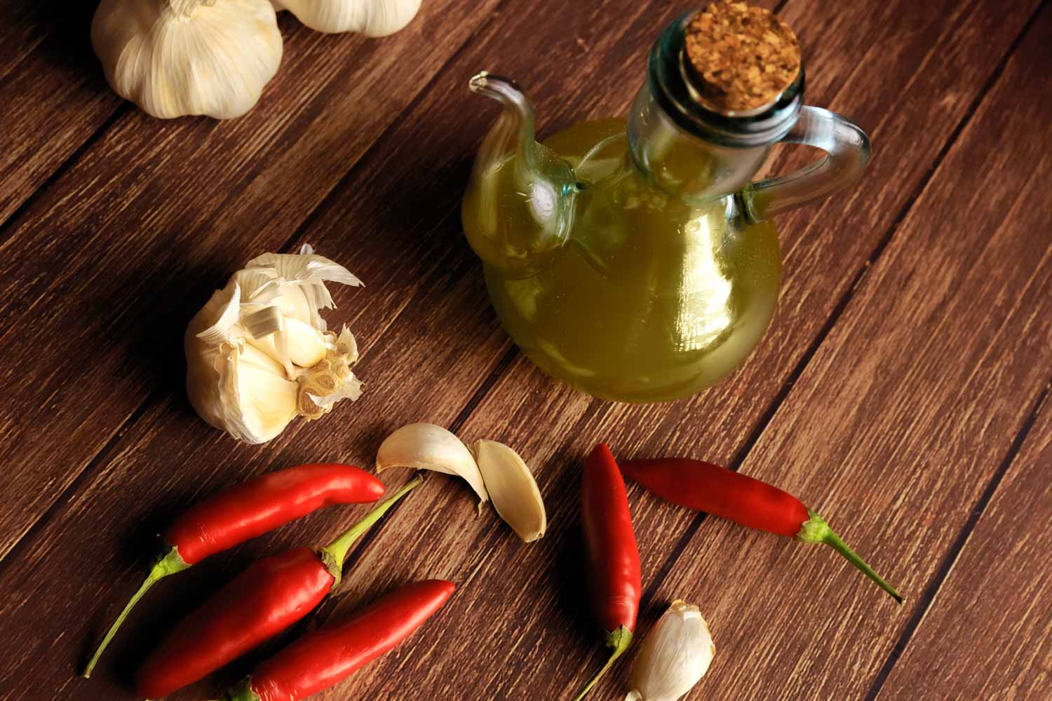 condimento aglio, olio e peperoncino