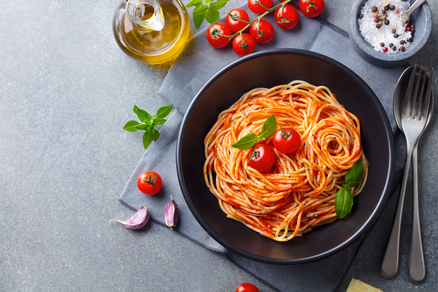 spaghetti con sugo tonno e finocchietto