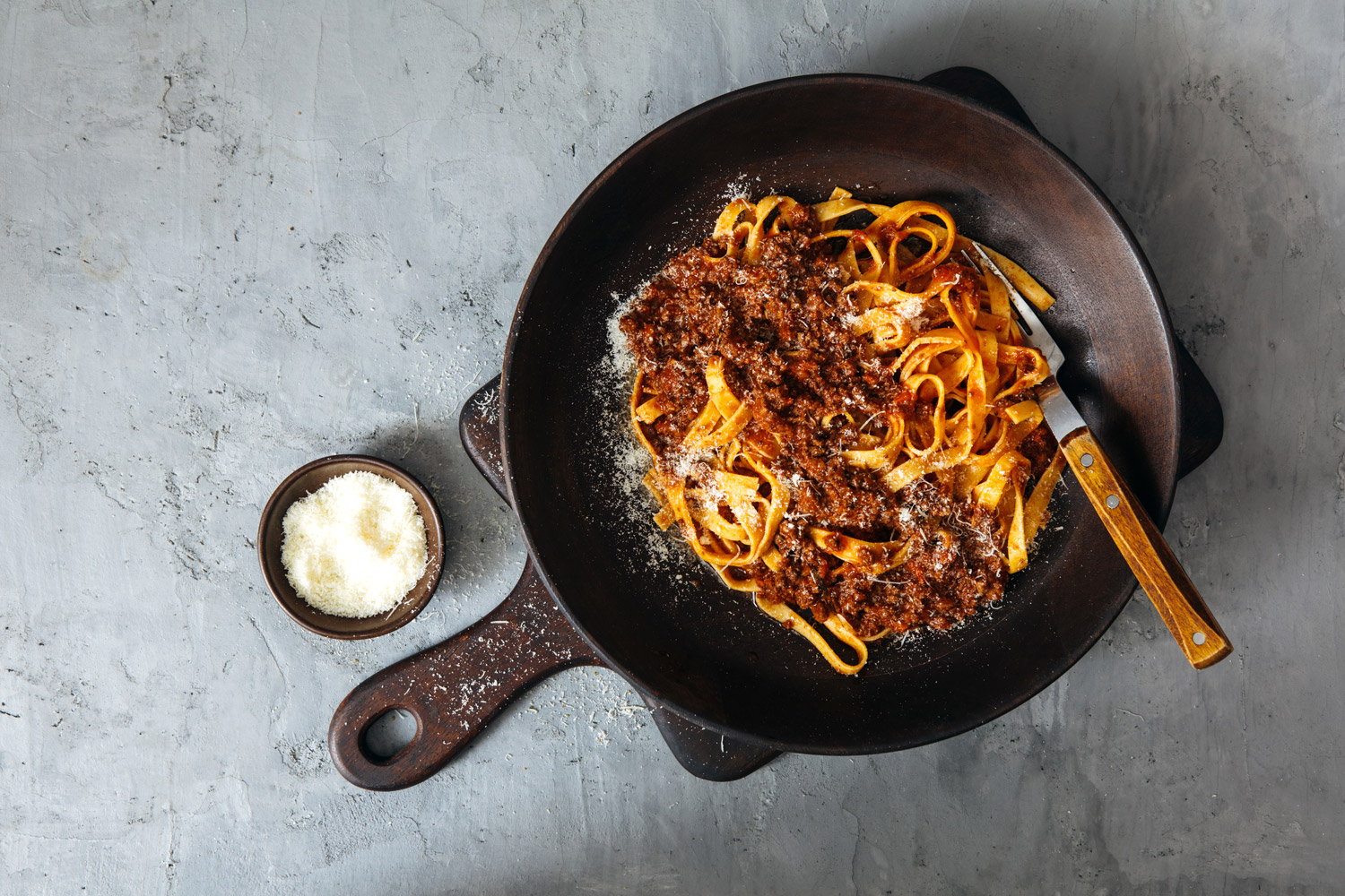 tagliatelle con sugo salsiccia e funghi