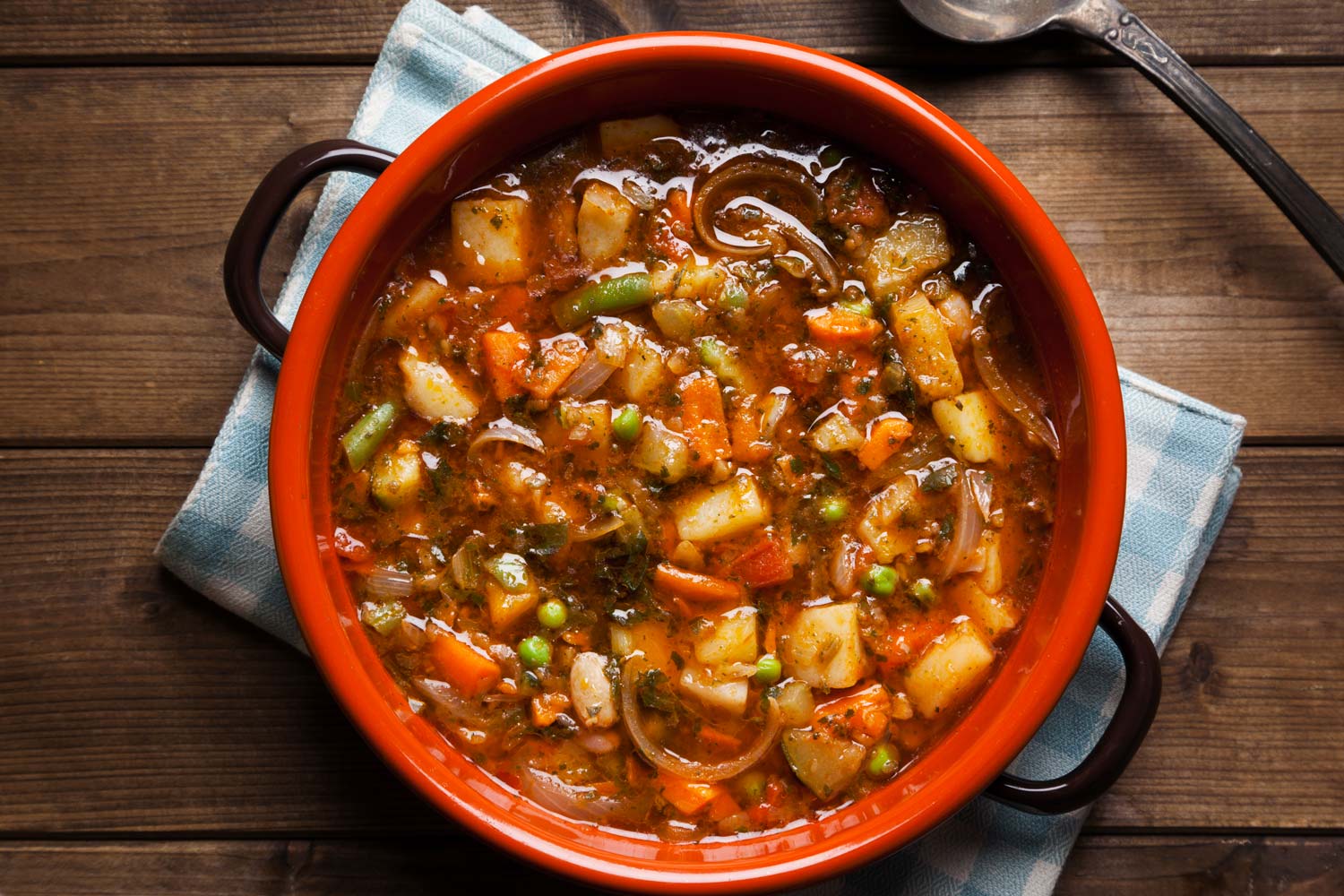 zuppa di legumi con patè di peperoncino